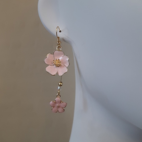 Dangle Flower Earrings - Picture 3 of 6